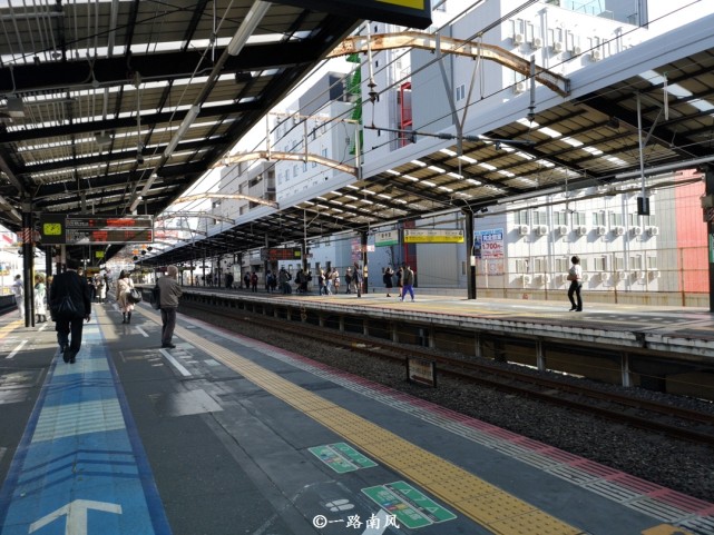 日本旅行,实拍当地的电车系统,看看和中国比谁更先进