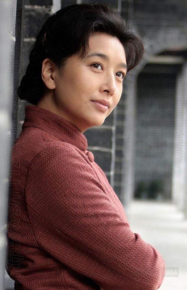 与江珊同居5年的靳东,为何转身就娶了二婚的李佳?