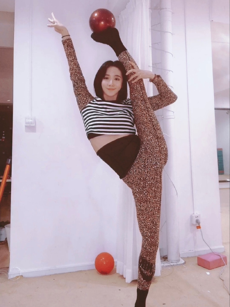 她们是艺术体操姐妹花,拥有巅峰颜值,妹妹曾和宁泽涛传过绯闻