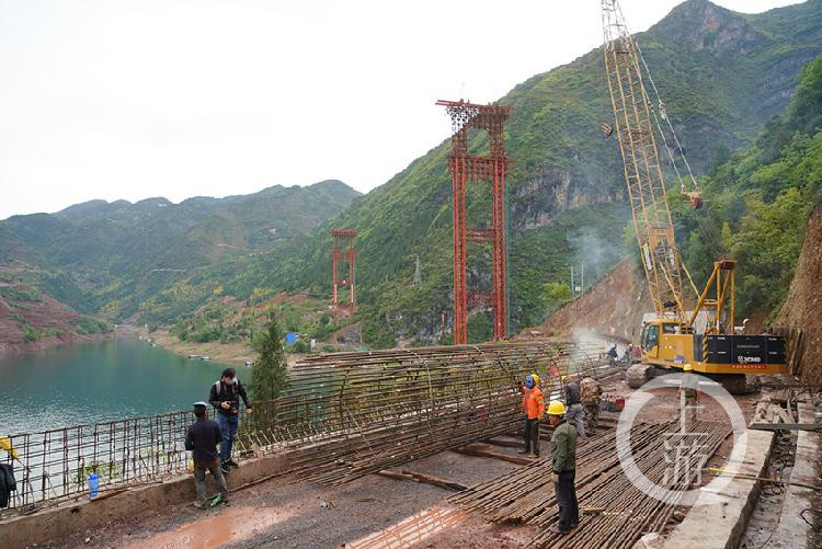 巫山快馬揚鞭建設雙龍大橋將受疫情影響進度奪回來