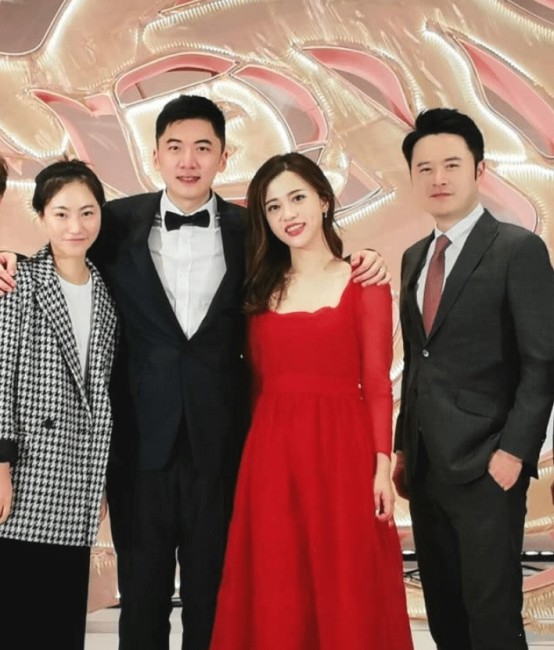安踏ceo"千金"低调出嫁,新郎身份却惹人注目,网友:这才是有钱人_腾讯