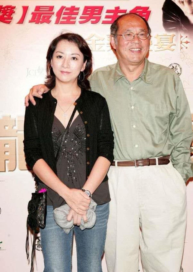 谢宁近照,两个女儿完美遗传妈妈美貌,47岁二婚再嫁终觅幸福