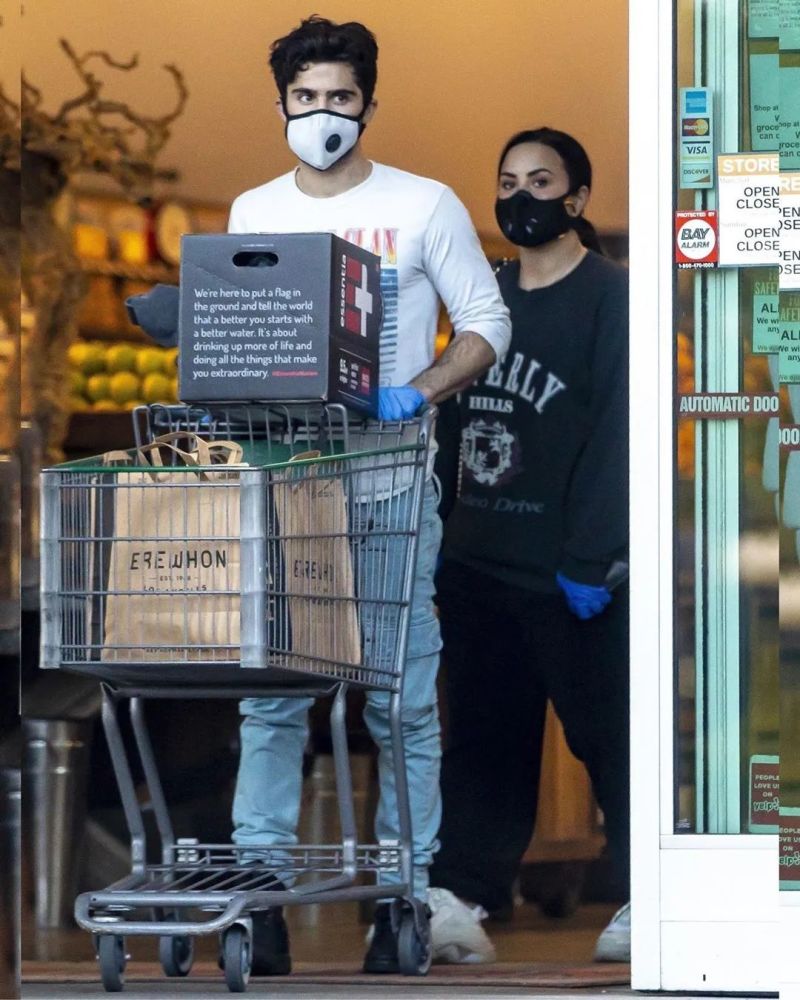 demi lovato|Demi Lovato 前未婚夫请求网友放他一马，不要再攻击他了…