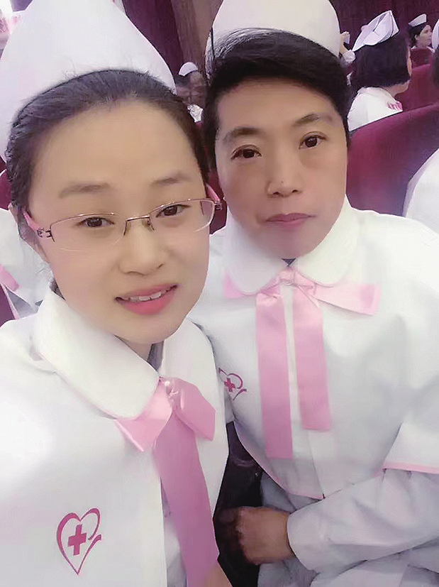 一件旧手术衣,哈尔滨的两位护士,17年的"战袍"传承!