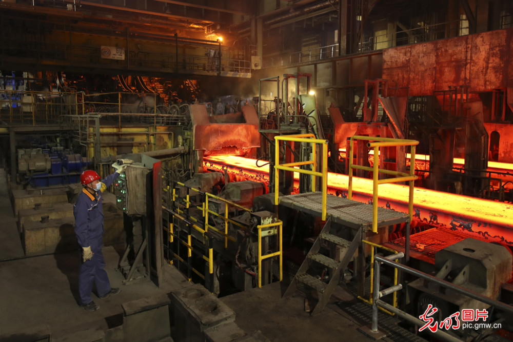 24小时不停工武钢开足马力抓复产