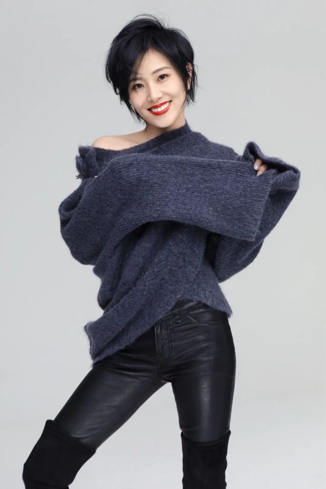 今天是这个系列访谈的第十一期,我们邀请了歌手,演员李慧珍,听听看,她