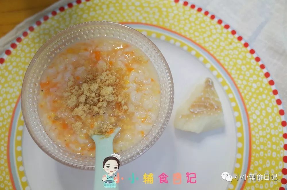 6 将粥盛出来放入猪肉松 鳕鱼碾碎即可 1,鳕鱼也可以换成三文鱼,龙利