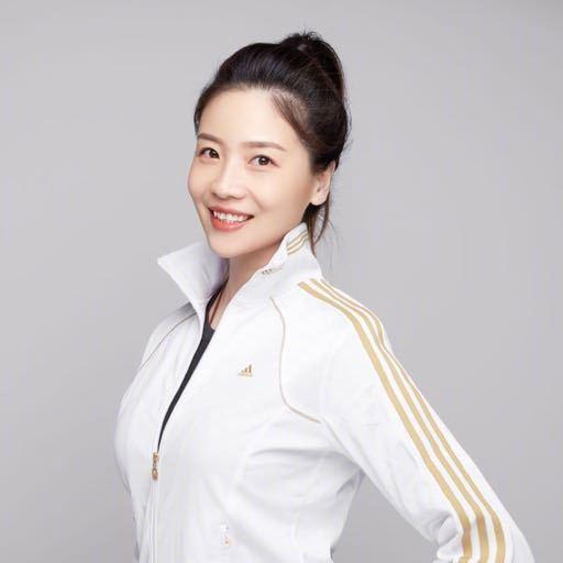 有新动态的同时,一些退役的老将也纷纷在近期亮相,其中前队长惠若琪