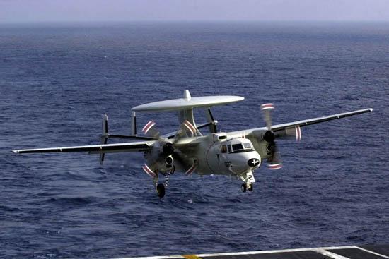 设计独具一格的安-71预警机,天线罩放垂尾顶,发动机在机翼上方