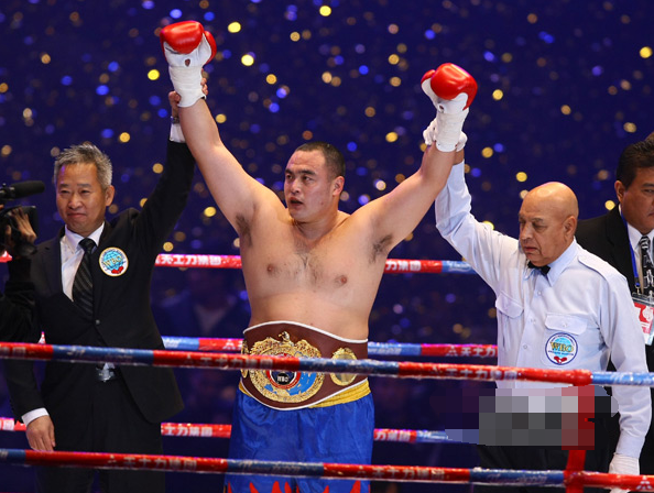 当然,此人或许更像是搏击界的一个"卧底"了吧?