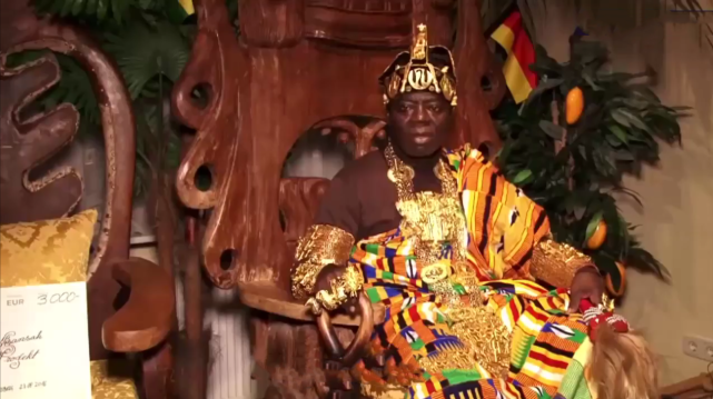 并且远程治理着国家,这位国王叫做班萨,他是非洲加纳霍霍埃族的统治