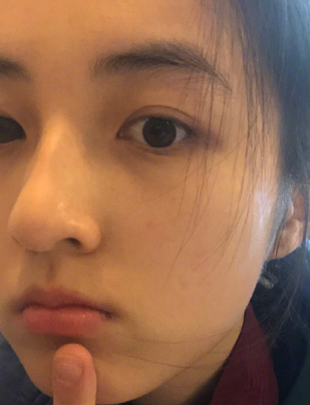 张子枫的鼻子被称为"全脸之光",当看到放大后照片,我羡慕了!