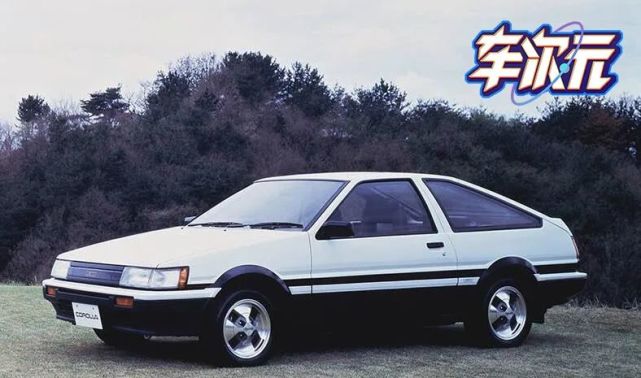 太现实了 藤原拓海靠ae86封神 这台 姊妹车 却沦为笑柄 Corolla 丰田 Trueno Levin 武内树 藤原拓海 丰田ae86