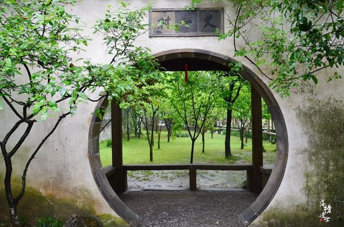 简单的几何元素,曲径通幽,不浮华,不复杂.