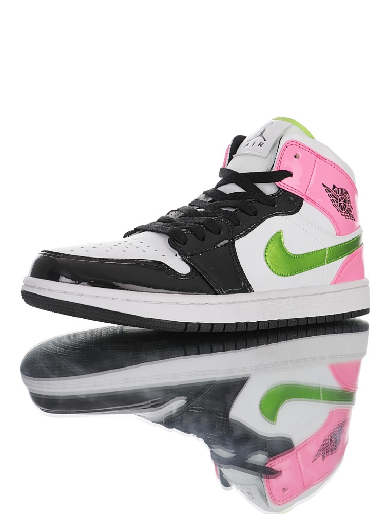 aj1全新配色登场,有夏天的感觉"漆皮黑白粉绿"开箱