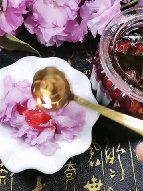 手艺人自制"樱花口红",开局:闹着玩呢?结局:这才是纯天然!_腾讯新闻