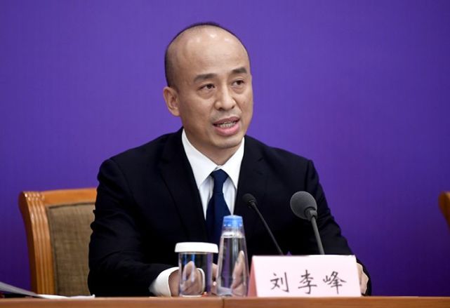 农业农村部农村社会事业促进司副司长何斌回答记者提问.