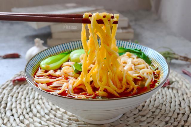 酸辣面这样做,我能连吃2碗,成本不到2块钱,5分钟就能做好