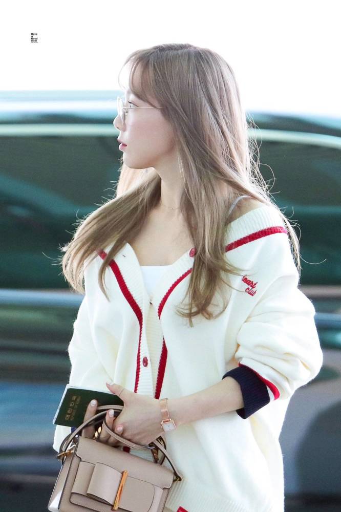 金泰妍的穿搭真的可盐可甜,满满知识点!是小个子女生的穿搭教科书_腾