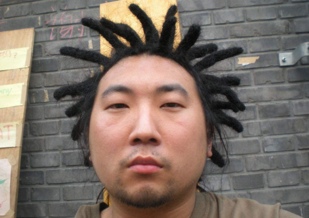 1个月没洗的"脏辫"有多脏?头发下水后,不忍直视