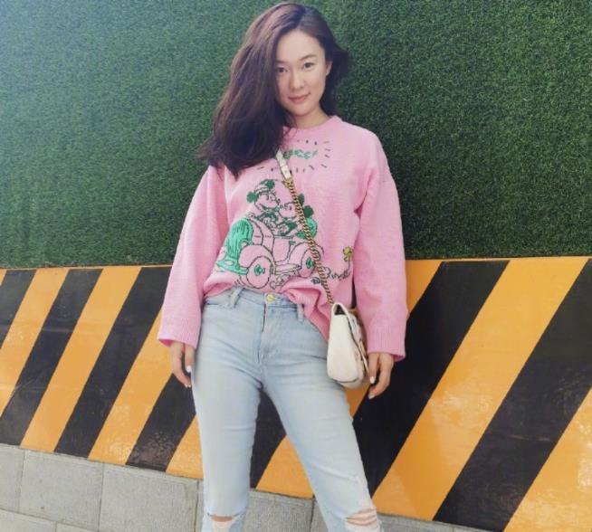 106斤霍思燕瘦身成功,穿修身牛仔裤露脚踝,这"腿型"我酸了_腾讯新闻