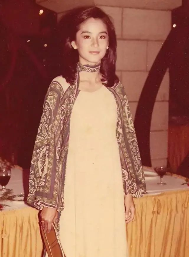 林青霞|林青霞与河南亲姐：失散36年才见面，两人活成一天一地