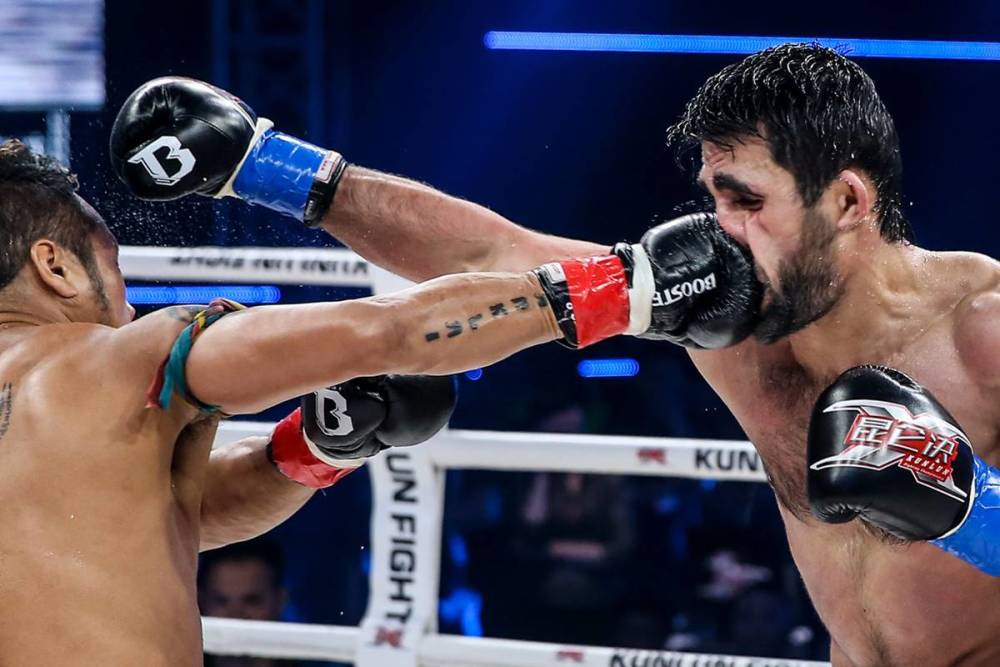 为巴猜复仇的重大使命,登上昆仑决擂台的雅桑克莱,首先就拿马拉特开刀