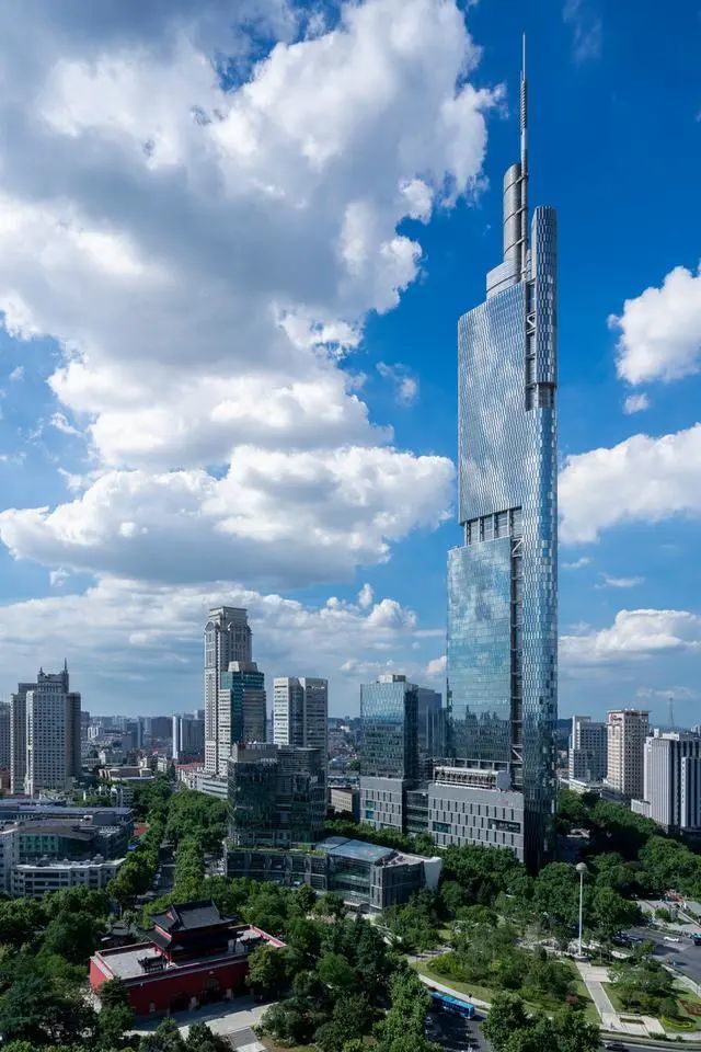 从摩天楼看南京和苏州谁才是江苏一哥