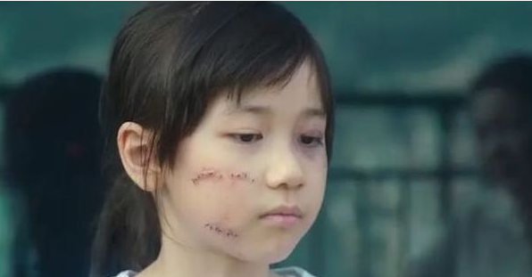 《素媛》由真人真事改编而来,里面的题材是由08年在韩国真实事例,虐待
