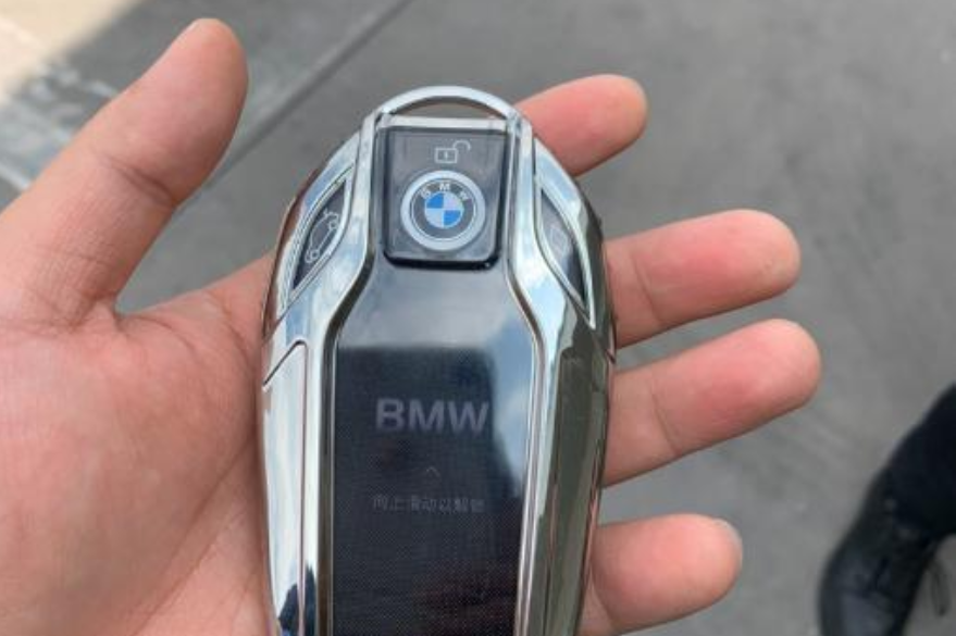 在目前来说,我们国内也是有进口宝马8系这款车型的,但是这款车型毕竟