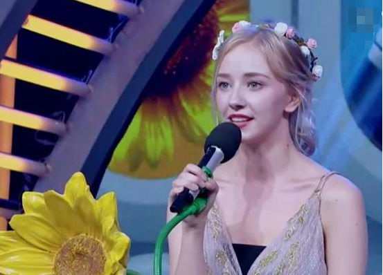 14岁的时候作为丹麦皇家芭蕾舞团的一员去参加湖南卫视的《天天向上》