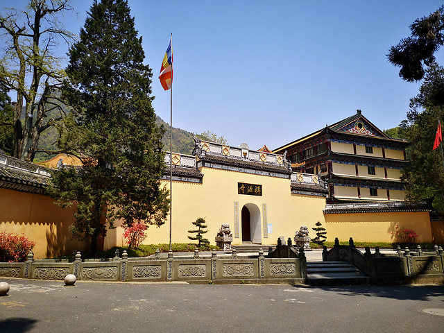 天目山钟灵毓秀,是集儒,释,道于一体的文化名山.