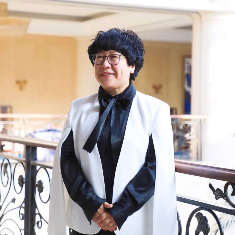 哈三中副校长吴霞19日直播做客_腾讯新闻