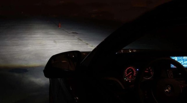 跑夜车为什么要"走灰不走白,见黑停下来"?这是老司机的血泪教训