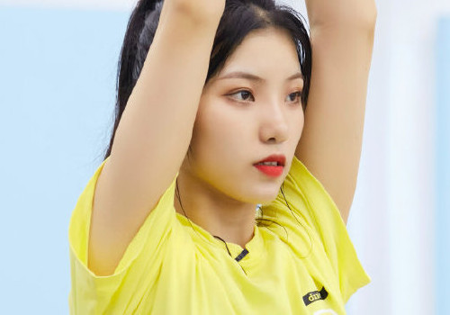 申洁淘汰不仅仅因为姐姐微博关注早已出现端倪看不起谁呢