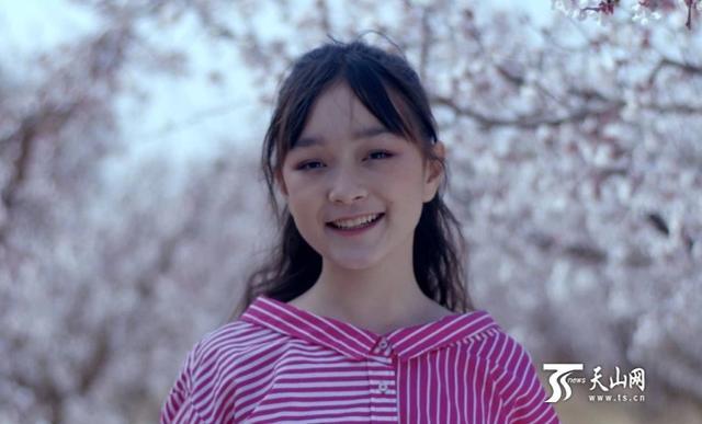 春天给我光的灿烂……"在新疆春天的花景和歌手拜尔娜·艾尼瓦尔美妙