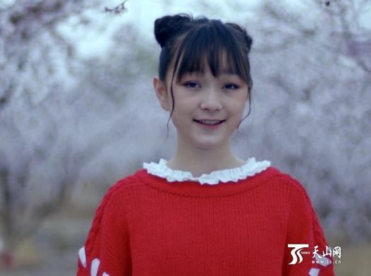 春天给我光的灿烂……"在新疆春天的花景和歌手拜尔娜·艾尼瓦尔美妙