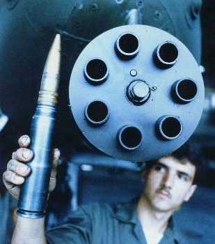 相比较于俄罗斯苏-30,苏-34等战机普遍装备的30毫米gsh301机炮,显然