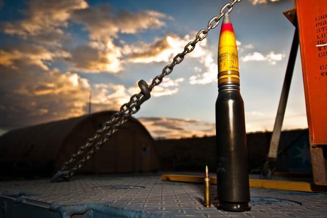 现代机炮中的王者:30毫米炮弹和手臂一样粗