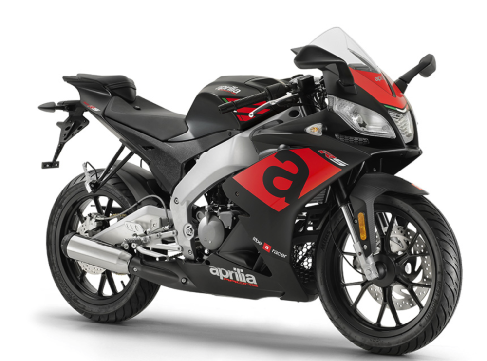 50cc二冲的仿赛时速能达到96kmh阿普利亚跑车rs50