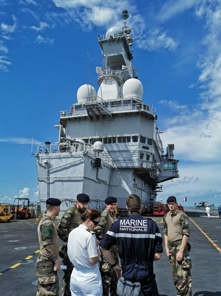 因为,航母此时早已经疫情泛滥,在没有办法控制的情况下,法国海军只有