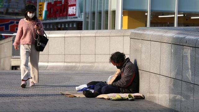 日本网吧关闭上千名网吧难民流落街头网友都怪日本的网吧太好了