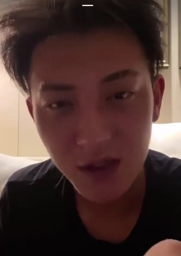 有黄子韬这么浓的黑眼圈,还想光明正大谈恋爱?