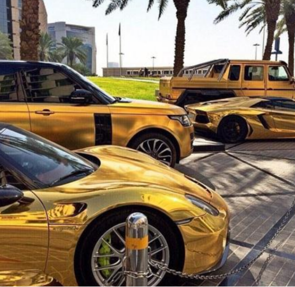 沙特王子和迪拜王子的座驾有多夸张?网友:我们秀车,他们秀车库