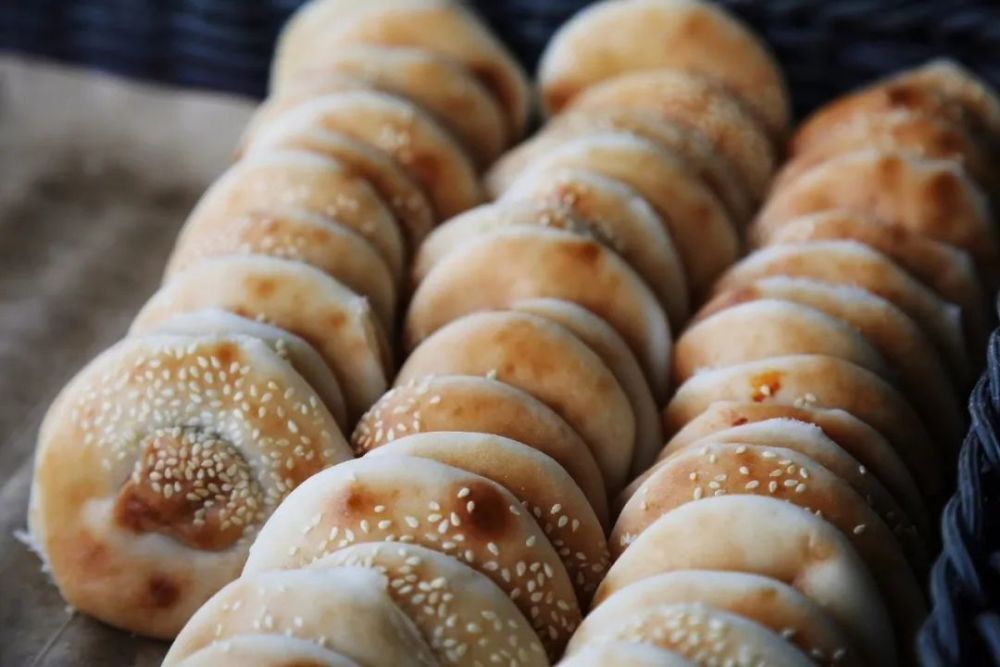 恩平烧饼制作始于明代,也是恩平人"行山"必备的祭品.