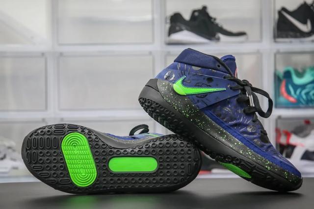 kd13开箱前掌双层气垫这颜值你觉得好看吗