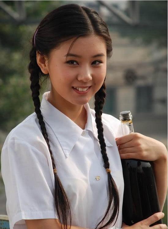 她曾是亮眼童星毕业仪式被男友求婚演平凡的世界让人心疼