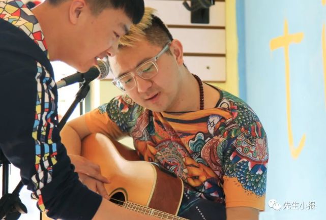 辽宁营口大石桥市的韩世一有着独特的坦诚和幽默.