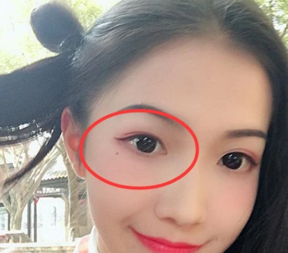 这3个部位"有痣"的女生,八成"越长越仙",难怪男神抢着追