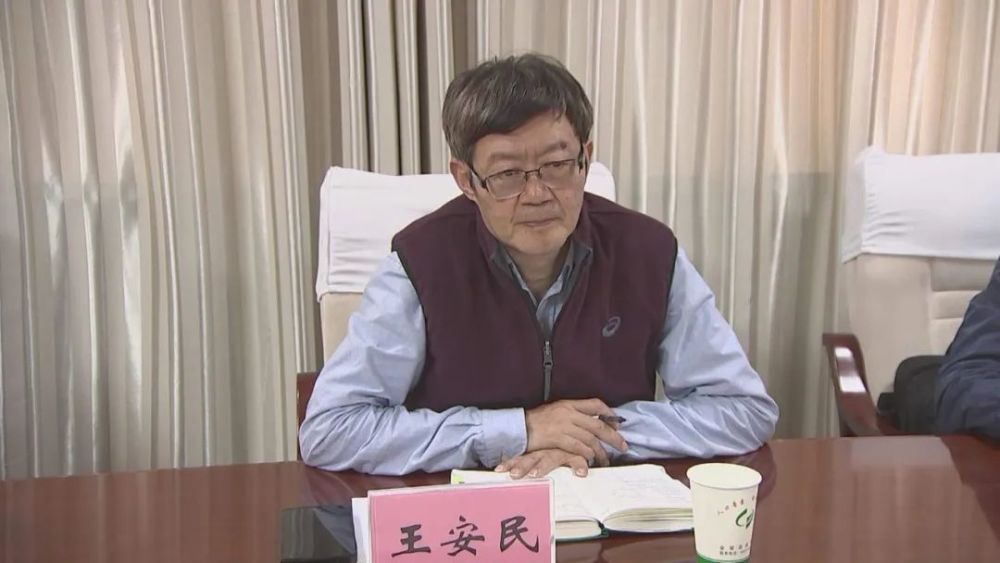 王安民介绍了项目建设的具体情况及未来发展方向,对金塔县的投资环境